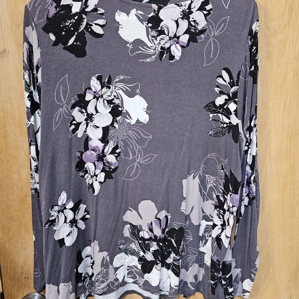 Jennifer Lopez Floral Print Women's Top - Gray and Purple